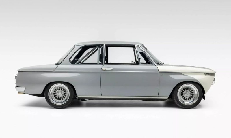 Культовый BMW 2002 вернулся с карбоном и духом 60-х 3