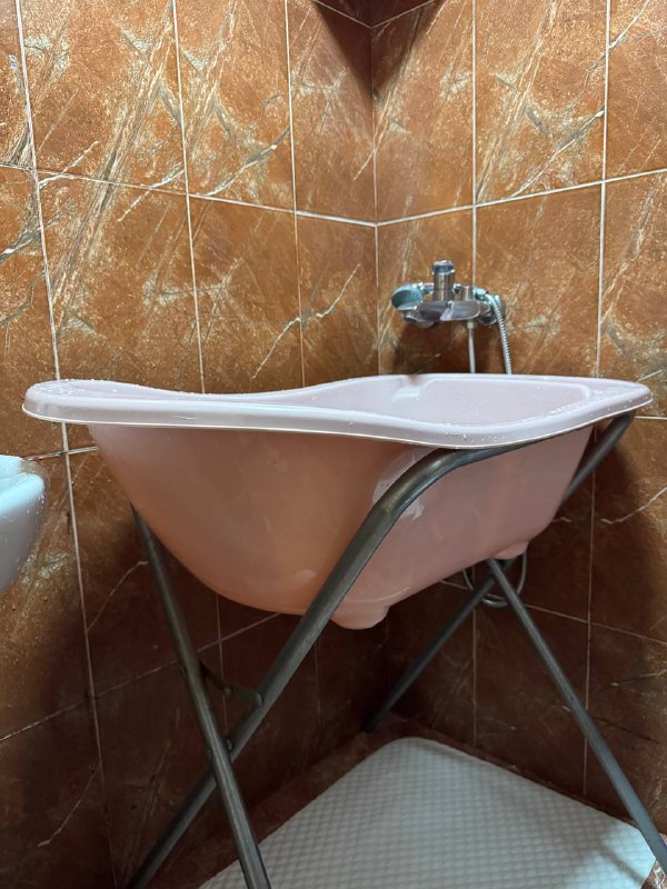 Продается детская ванночка на подставке