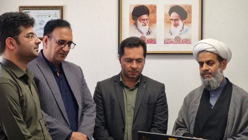 بشرویه نیوز: 🔻 تجلیل از جمعی از پزشکان و متخصصان بیمارستان امام رضا(ع) بشرویه🔸 صبح امروز هم‌زمان با گرامیداشت روز پزشک، از جمعی از پز
