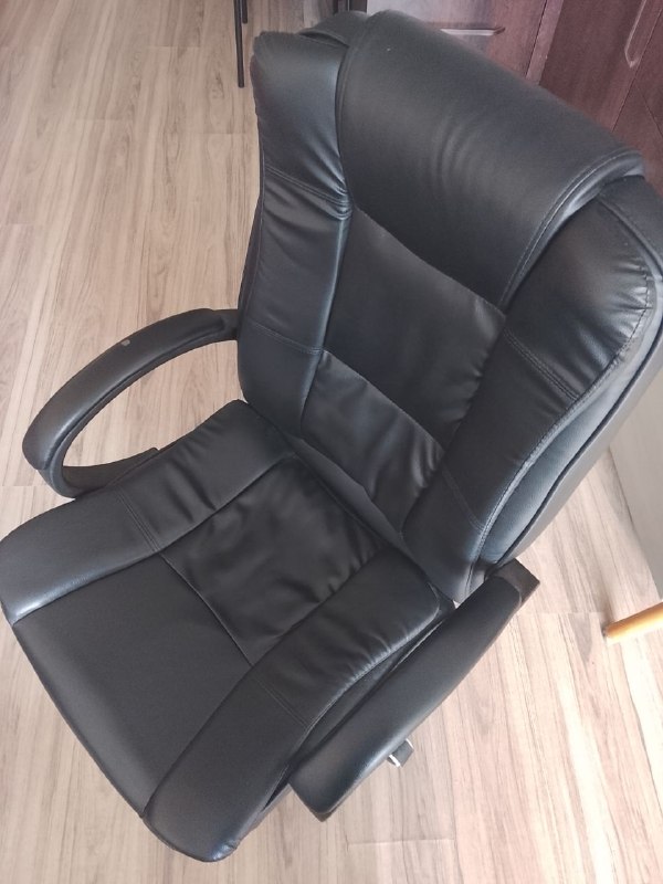 Продам офисный стул и телевизор