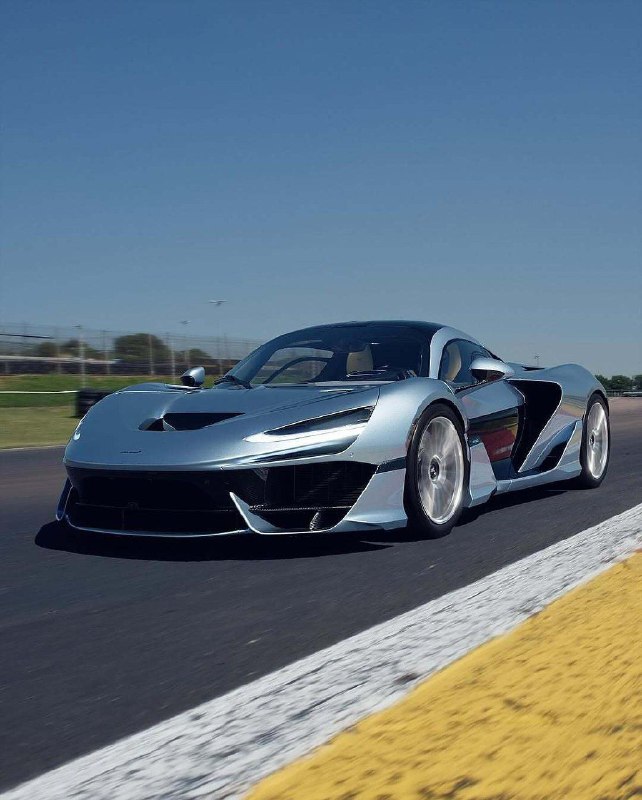 McLaren W1 8