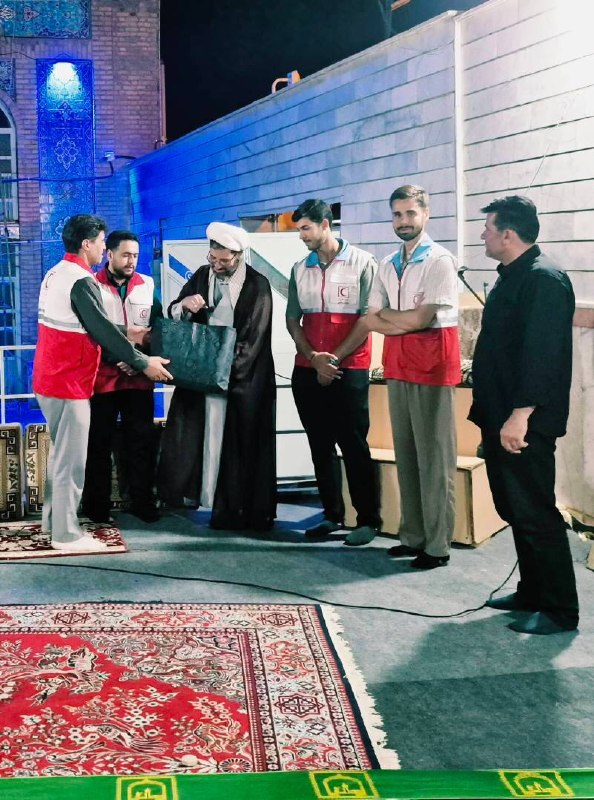 جمعیت هلال احمرشهرستان البرز: ⭕️ تجلیل از فعالان مسجد و برپایی میز سلامت در مراسم چهلم رهبر انقلاب🔻همزمان با برگزاری مراسم چهلم رهبر معظم انقلاب، با م
