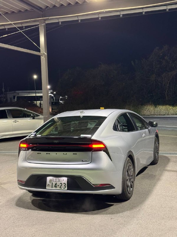 Toyota Prius фото 2