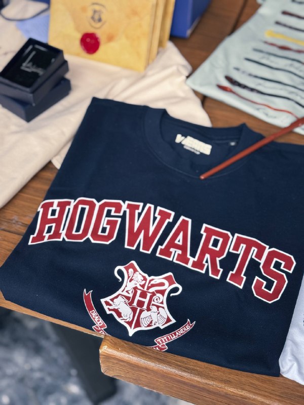 7Wears | تیشرت و هودی: آیتم‌های جذاب هری پاتری سون ورزاینجان🪄https://7wears.ir/harry-potter-collection/#HarryPotter