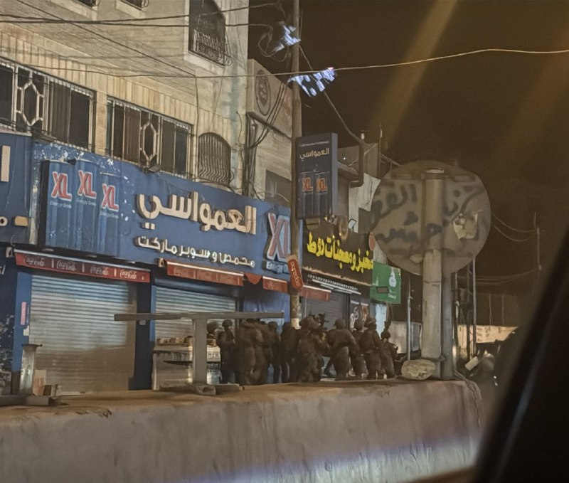 قوات الاحتلال تقتحم مخيم قلنديا شمال القدس بأعداد كبيرة