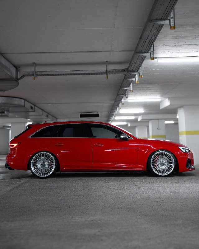 Audi RS4 Avant 8