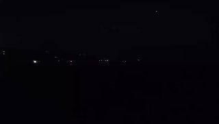 מל"טים ישראלים מפילים חביות נפץ על העיירה אל-מנצורי