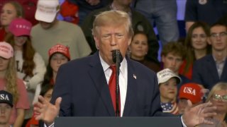 טראמפ: אני אוהב גברים, אבל אף פעם לא נמשכתי אליהם במיוחד, סליחה!