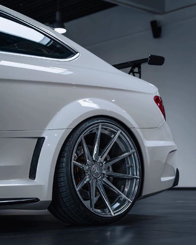 Mercedes C63 Black Series 4