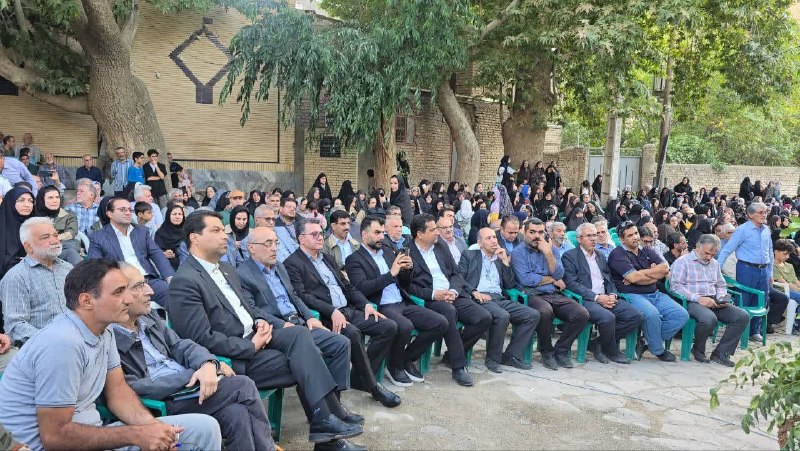 باران کویر/ رسانه مردمی: 📸هم‌اکنون آغاز هشتمین جشنواره برداشت سماق در قطب تولید محصول ارگانیک کشور┏━━━•••••••••••••••••━━━┓ 🆔 @barane_kavir ┗━━••