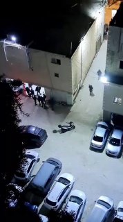 צבא הכיבוש פושט על מוסך רכבים במהלך ההסתערות על שכונת "ראס חמיס", מצפון לירושלים הכבושה.