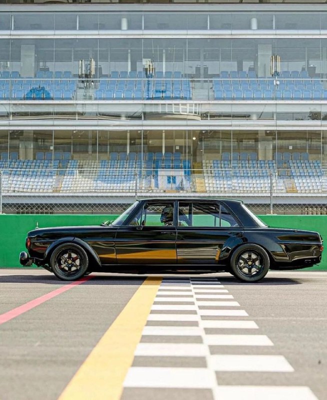 Mercedes 300 SEL 63 AMG 4