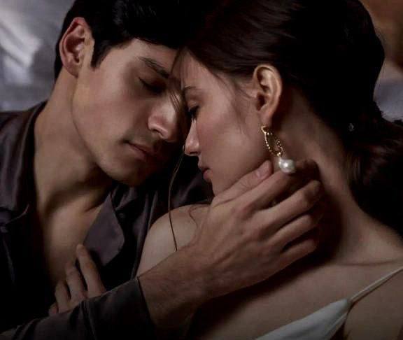 💕عشق زیبا💕: بخواب محبوبمبخواب و اندوه شب را به من بسپار!از اختران تابناکگوشواره های خوشه‌ای شکل،از قرص ماه نگینی برای سینه ریز،از تک