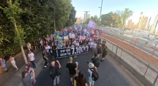 צעדה בתל אביב לציון 1,000 ימים מתחנת סבידור לכיכר החטופים