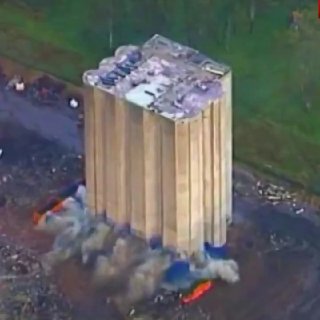 Engineers in Australia attempted to bring down a 4,000-ton silo with 100 kilograms of explosives, but the plan didn’t go as planned.