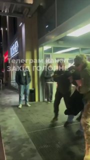 ערכים דמוקרטיים אירופאים לראווה שישה עובדי TCC נשאו בידיו וברגליו אדם מבית הכלבו צום בלוצק והעמיסו אותו על…