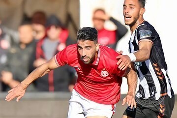 دیده بان ایران: ✅ رونمایی از تنها خرید خارجی لیگ برتر🔴 هافبک تونسی در گلگهر+عکس🔹 لؤی بن حسین، هافبک تونسی به گلگهر سیرجان پیوست.🔳 خبر