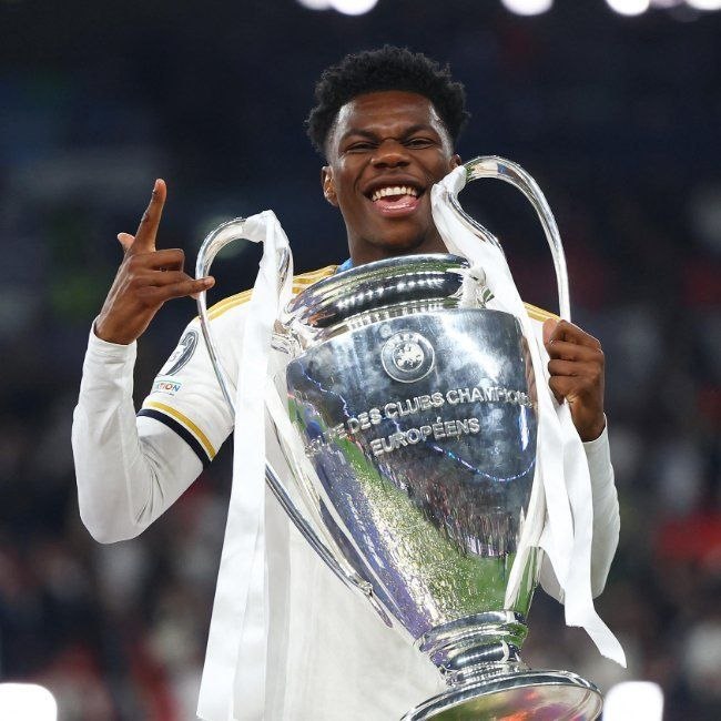 رئال مادرید | Real Madrid: 🚨| 🤩شوامنی به شروع لالیگا می‌رسه.⚪️خبر خیلی خوب برای رئال و مورینیو.👀👑@FCRealMadrid |