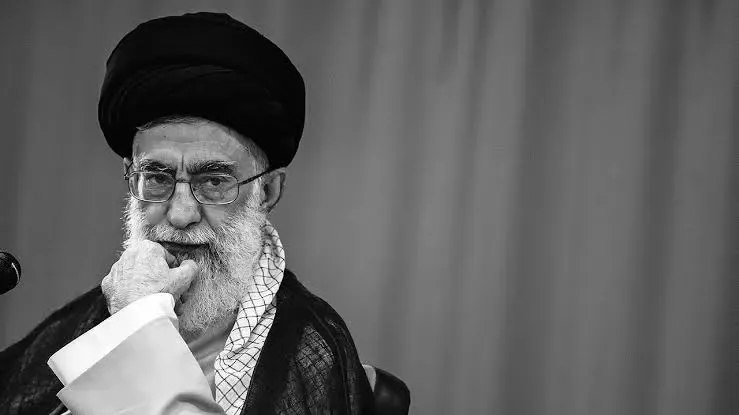 عصر ایران: انتشار تصویری برای نخستینبار از رهبر شهید انقلاب در حال قرائت قرآن🔹انتشار تصویری از رهبر شهید انقلاب در حال قرائت قرآن