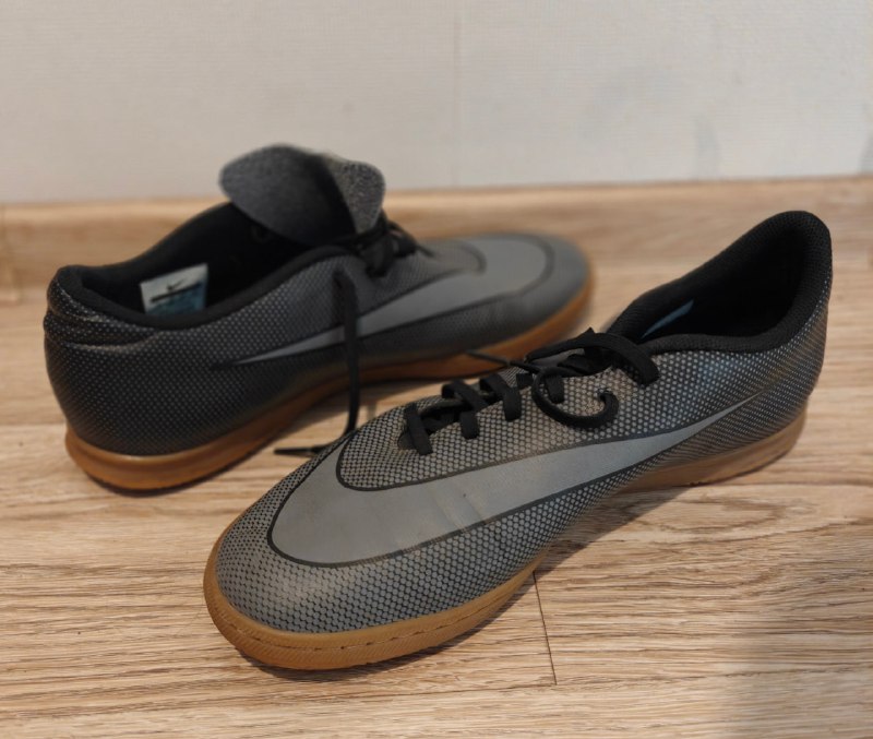 Оригинальные футбольные бутсы Nike. Б/у в отличном состоянии