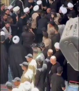 🔺 האייתוללה סעיד מוחמד תק'י אל-חכים הגיע למקדש האימאם עלי (עליו השלום) כדי להתפלל על גופת האימאם שנהרג.
