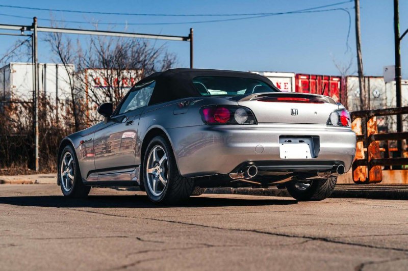 В США нашли идеально сохранившийся кабриолет Honda S2000 с пробегом 1500 км 3