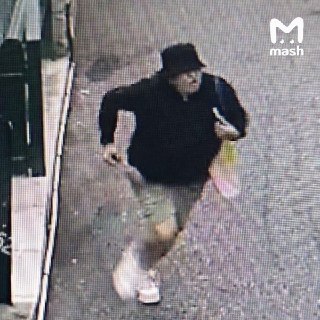 Взрывное устройство, которое сработало на улице в Монако, содержало поражающие элементы — болты и дробь. Об этом сообщил глава правительства Монако Кристоф Мирман. На фото — предполагаемый подрывник, который оставил рюкзак на улице. Предварительно, он скры