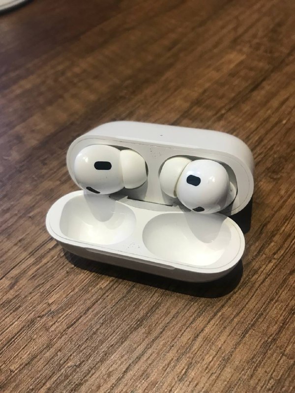 Продаю оригинальные б/у наушники AirPods Pro 2, без коробки и зарядки. Кейс немного потёртый а так в — фото 1