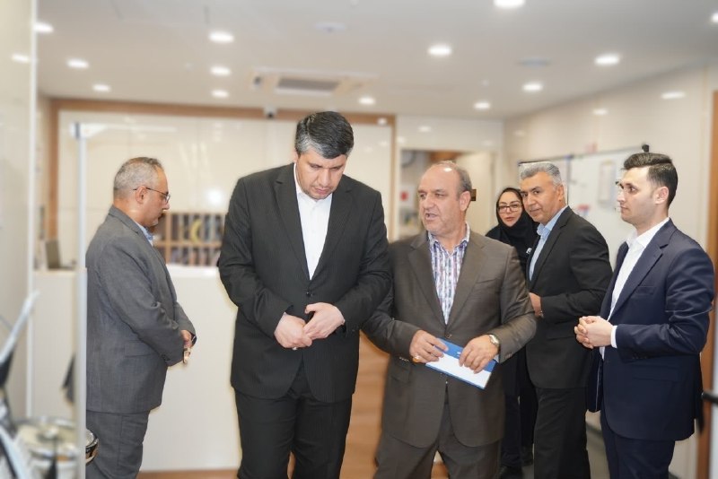 پایگاه خبری الف: ⬇️همزمان با روز پزشک و طی بازدید از بیمارستان سپهر سلامت انجام شد✅ قدردانی مدیرعامل بانک صادرات ایران از کادر درمان/ افش