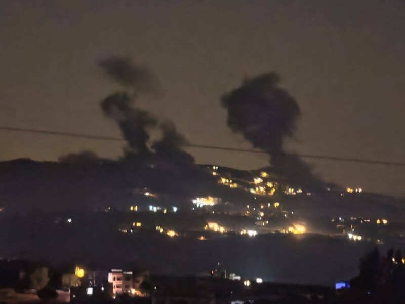 דחוף: מטוסי הכיבוש פתחו בסדרת פשיטות על גבעות "עלי אל-טאהר" בדרום לבנון.