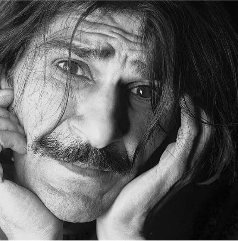 ❣️ دلنوشتهها: آریبا هر تولدیجهان متولد میشودو با هر مرگی، میمیرد!#حسین_پناهی ششم شهریور، زادروز حسین پناهی عزیز را گرامی میداریم
