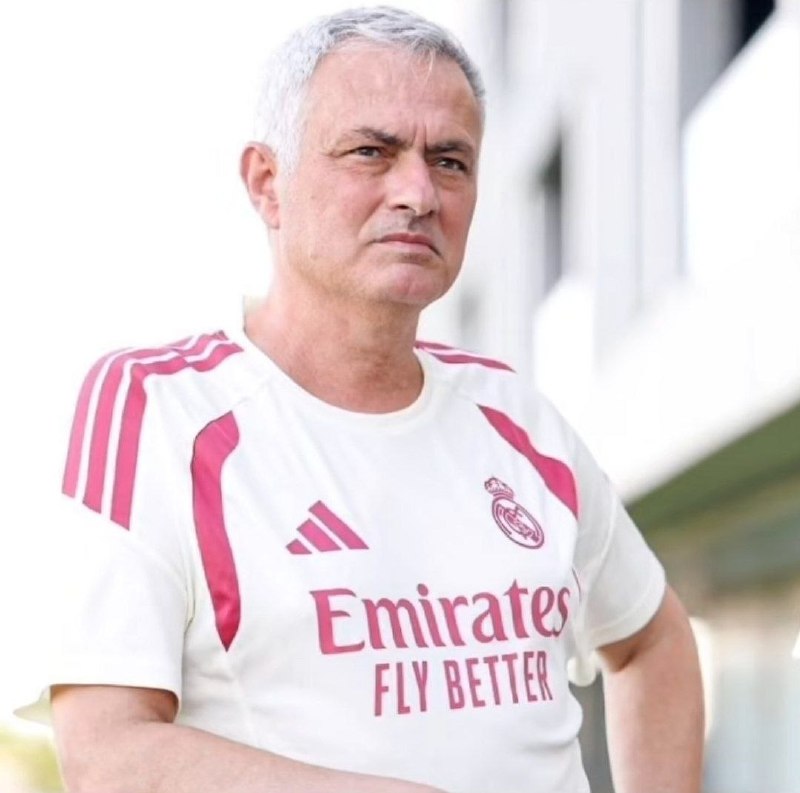 ⚽️Tans Footbali⚽️: وقتی تازه سرِ کار استخدام شدی و بهت می‌گن باید برای تولد یکی از همکارا ۵۰۰ هزار تومن پول بذاری :@Tans_Footbali