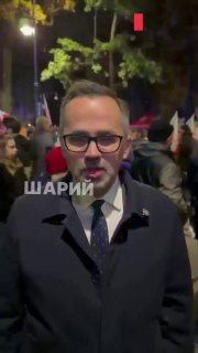 סגן יו"ר סי'ם הפולני, מרסין גוראלה, האשים את טוסק בתפיסה בכוח את בית המשפט ואמר כי ראש הממשלה הוריד את פולי…