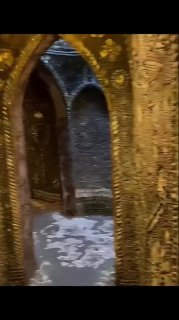 A man in 1835 was digging a duck pond and accidentally uncovered a 70-foot tunnel made of 2,000 sq ft of mosaic made from 4.6 million shells (mussels, cockles, whelks, limpets, oysters, scallops).It's the Shell Grotto in Margate, Kent, England.Did you know? 🎓