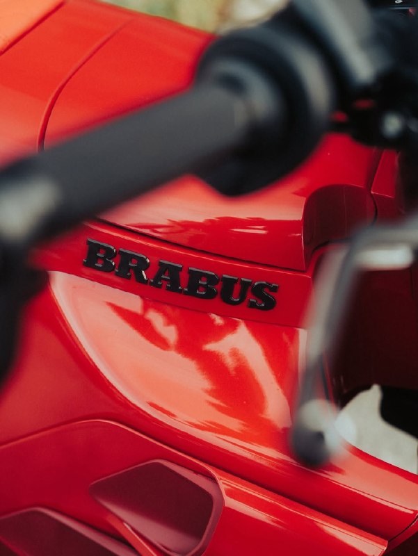 Электробайк от BRABUS показали на Milan Design Week. Модель FIRST EDITION URBAN E в цвете «Fusion Re 7