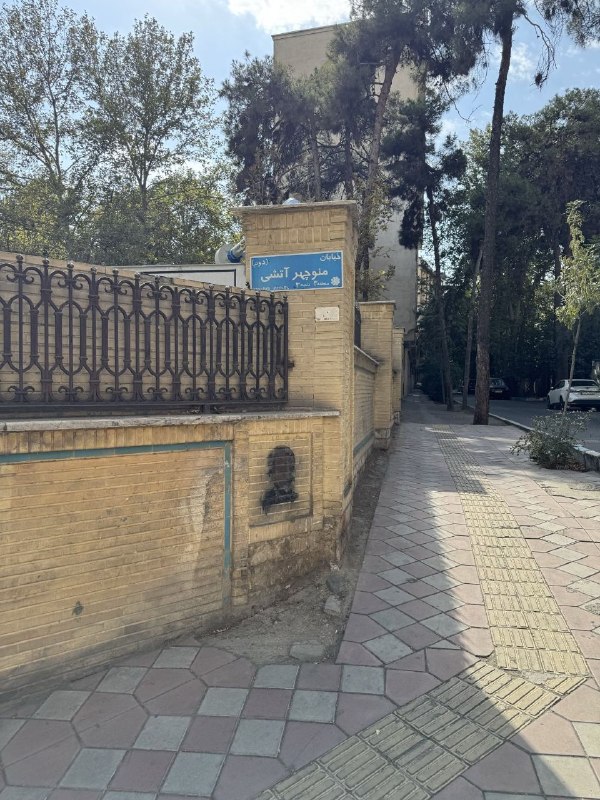 شهرستان قدس: امروز پیچیدم تو یکی از فرعیهای خیابون دولت. همهش اسم شاعرهای معاصر بود.بازم بود ولی راه دستم نبود همه رو عکس بگیرم.🔗