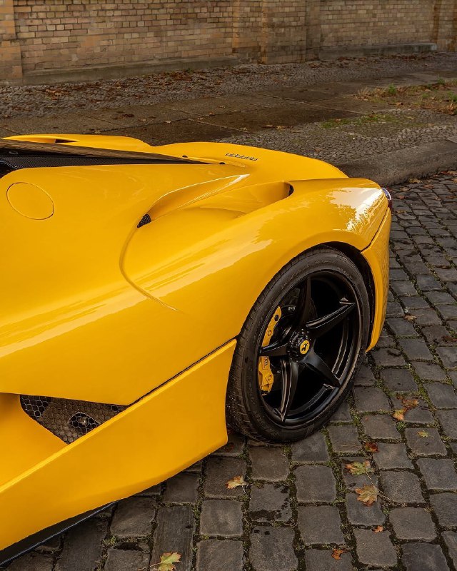 Yellow Ferrari LaFerrari 7