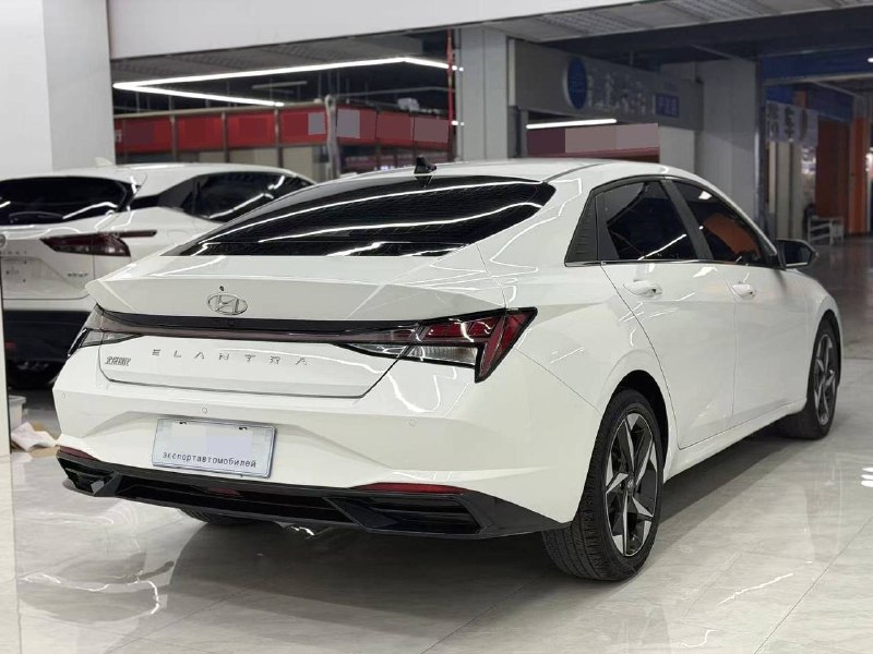 Hyundai Elantra фото 4