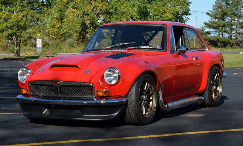 Классическое купе MG B GT 60-х годов получило совр...