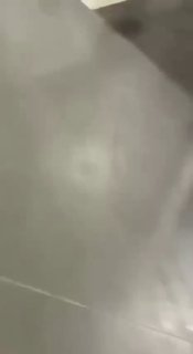 Появилось видео эвакуации с атакованного склада Wildberries в Котовске Тамбовской области.По официальным данным местных властей, жертвами удара стали семеро сотрудников ночной смены, еще 25 человек пострадали.