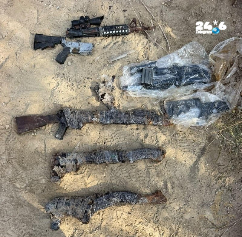 🇮🇱 A resident of a farm in the Jordan Valley near the Jordanian border located a suspicious bag containing weapons this morning. Soldiers of the IOS Special Forces and IDF soldiers from the Bekaa and Emekim Brigade jumped to the spot, and confiscated five weapons, including three 'Kalashnikov' rifles and two 'M4' rifles.