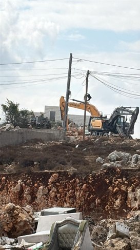 Israeli forces begin demolishing house in Nablus over unpermitted construction