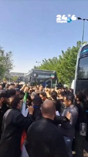 🇮🇱 מפקד משמרות המהפכה ואחידי ברחובות טהרן בהלוויית חמינאי.