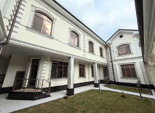 СРОЧНО!!! Продается 
Алмозор туман
Чукурсой 3,2 сотих 
7 та хона 
Цена