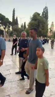 آلاف المصلين يتوافدون على الأقصى مع أذان المغرب
