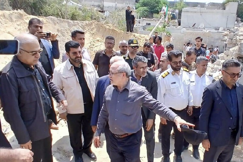 מושל הורמוזגן, נוכח באתר ההתקפה האמריקאית על בית המגורים קשם: פגיעה באזרחים מנוגדת לסטנדרטים הבינלאומיים.