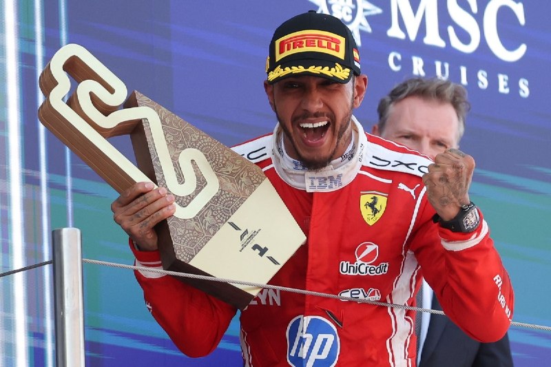 Хамильтон на Ferrari: что это значит для обычных водителей?Теперь это официально