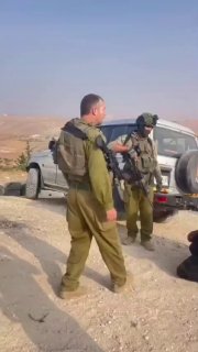 עקבו אחרי סאפא| כוחות ישראל תקפו באכזריות את הצעיר עיסא, פרמדיק, באזור חווארה במוספר יטא, דרומית לחברון.
