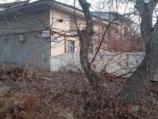 Yakkasaroy kòchasida uy sotiladi