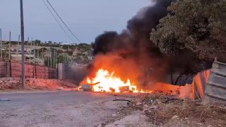 Urgent: Settlers set fires near an evacuated agricultural facility in the village of Baraka, east of Ramallah.